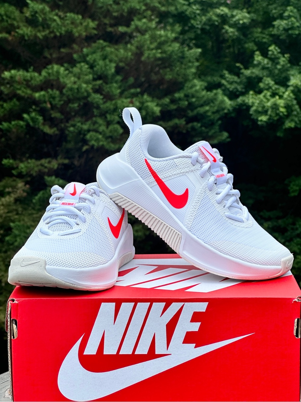 Nike MC Trainer 3 Low Casual Sneaker Womens 6 (fits Unisex Youth GS US 4.5)